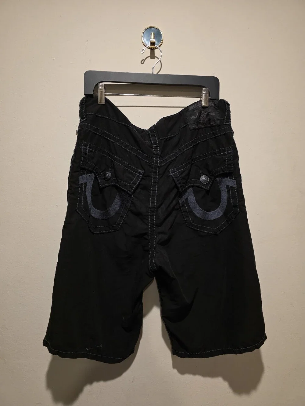TRUE RELIGION Mens Big T Board Shorts Swim Trunks Black Horseshoe Size 36